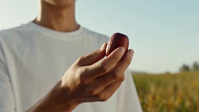 爷爷的枣熟了_最近很火的ai创意助农短片_跟风做一个大枣的_希望大家喜欢__#ai_#ai创意_#ai视频_#转场_#枣